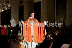Foto Neuhold Auswahl Priester ModenschauLange Nacht der Kirchen 2013-0137 (7)