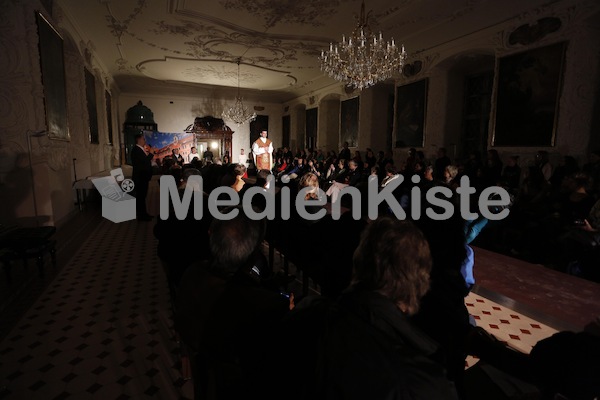 Foto Neuhold Priestermodenschau Lange Nacht der Kirchen 2013-0002 (22)