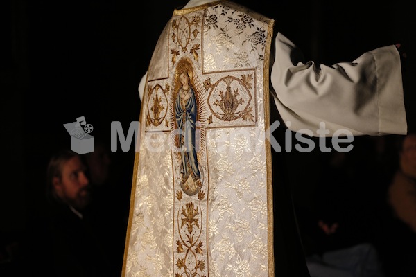 Foto Neuhold Priestermodenschau Lange Nacht der Kirchen 2013-0002 (25)