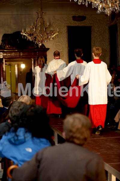 Foto Neuhold Priestermodenschau Lange Nacht der Kirchen 2013-0002 (29)
