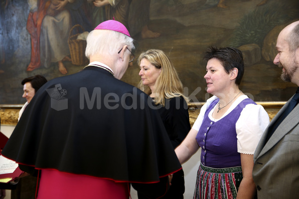 Foto_Neuhold_Bischofgratulation_2014-9809