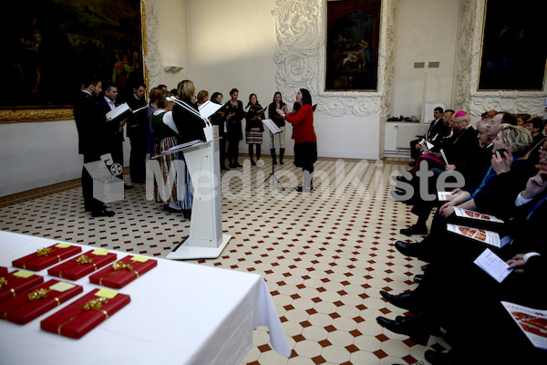 Foto_Neuhold_Bischofgratulation_2014-9838