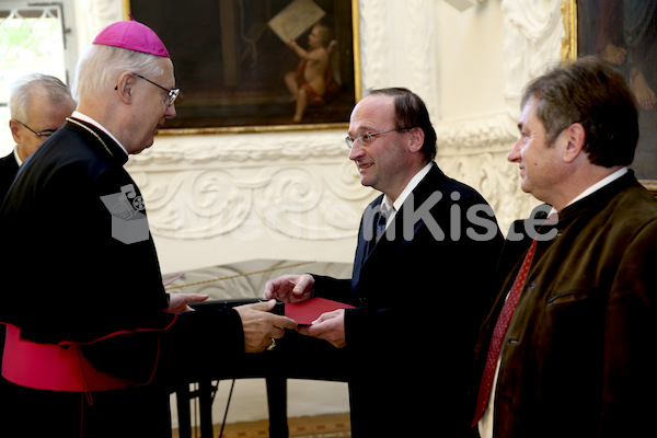 Foto_Neuhold_Bischofgratulation_2014-9852