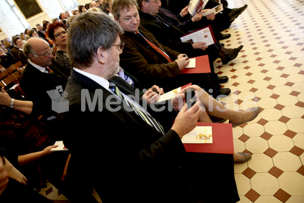 Foto_Neuhold_Bischofgratulation_2014-9875
