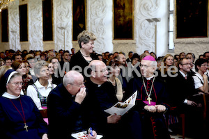 Foto_Neuhold_Bischofgratulation_2014-9877