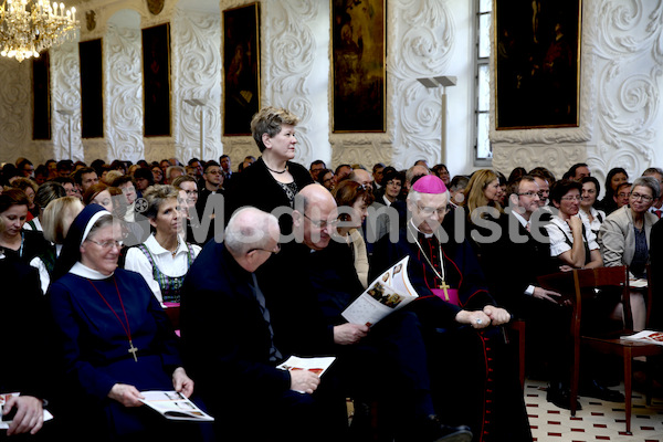 Foto_Neuhold_Bischofgratulation_2014-9878
