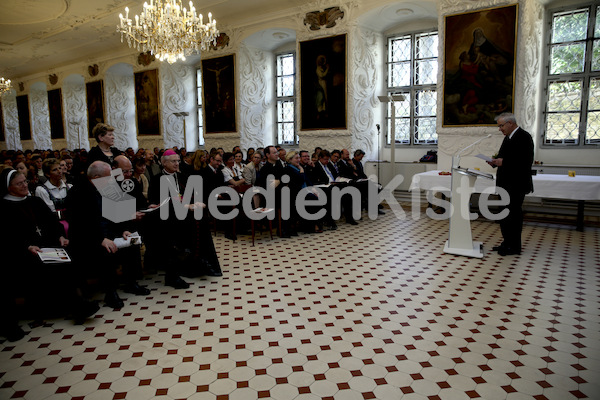 Foto_Neuhold_Bischofgratulation_2014-9879