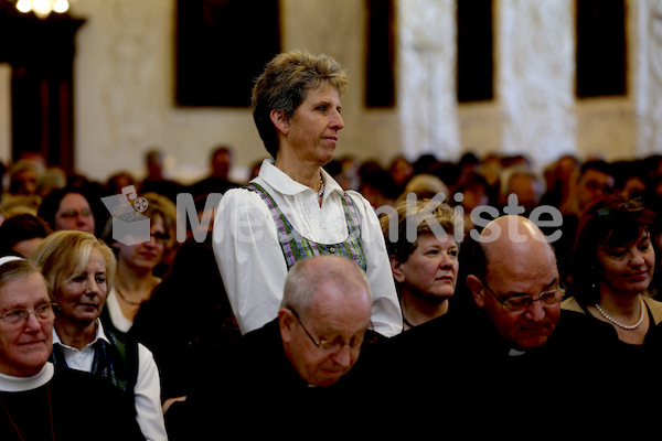 Foto_Neuhold_Bischofgratulation_2014-9882