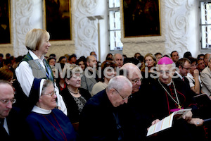 Foto_Neuhold_Bischofgratulation_2014-9885