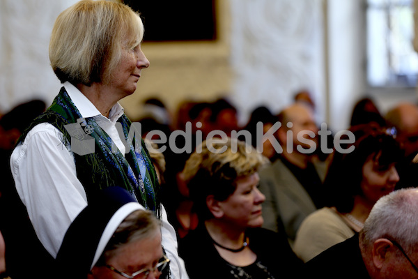 Foto_Neuhold_Bischofgratulation_2014-9886