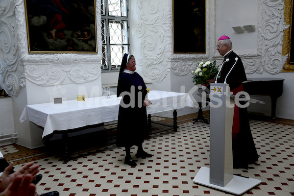 Foto_Neuhold_Bischofgratulation_2014-9956