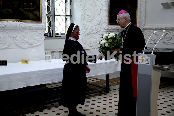 Foto_Neuhold_Bischofgratulation_2014-9957