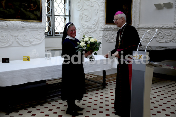 Foto_Neuhold_Bischofgratulation_2014-9961