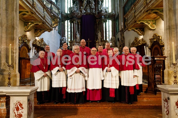 Kanoniker_Trstenjak_Oberndorfer_Kowald_feierliche_Aufnahme__F.Neuhold-4849