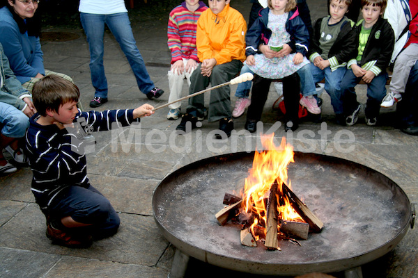 Kind Steckerlbrot_Neuhold, Sonntagsblatt