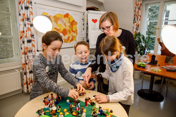 Kindertag_Ordinariat_Palmbüscherl_Kreuz_Palmbuschen-6082