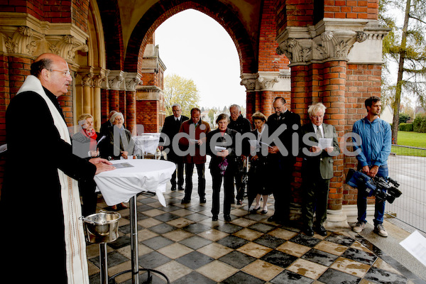 Segnung Zentralfriedhof Eingang-7672