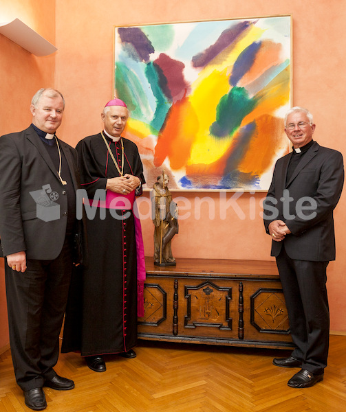 Weihbischof Aurel Perca aus Rumaenien bei DB Kapellari-3990-4